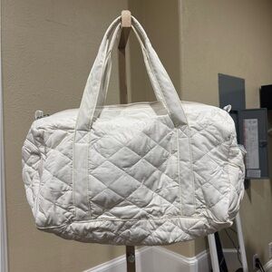NWOT Chic White Quilted Travel Bag